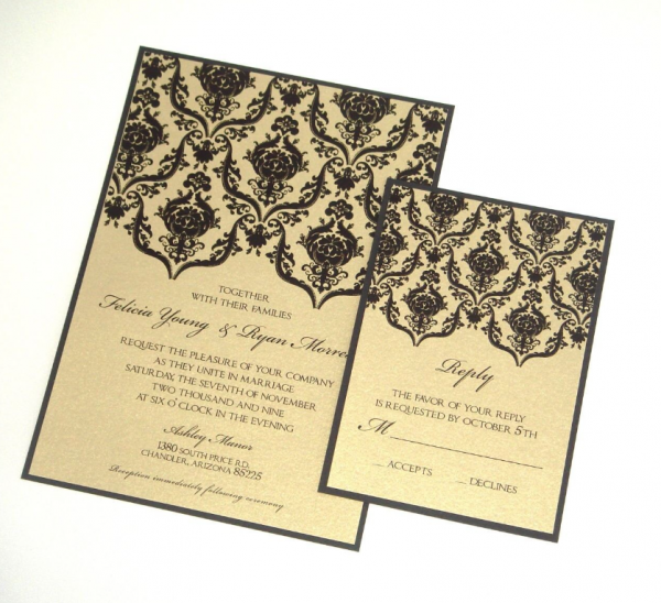 Undangan dengan aksen kain brokat yang elegan